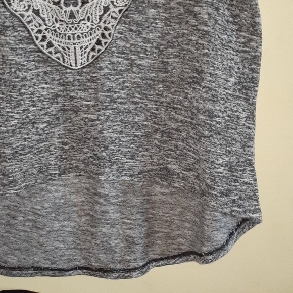 EUC Aeropostale Lace Skull Top L - Picture 4 of 5